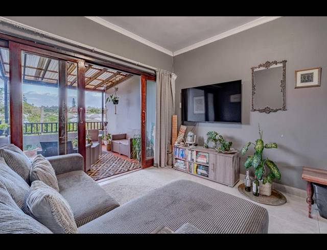 2 BEDROOM APARTMENT FOR SALE IN SHEFFIELD BEACH